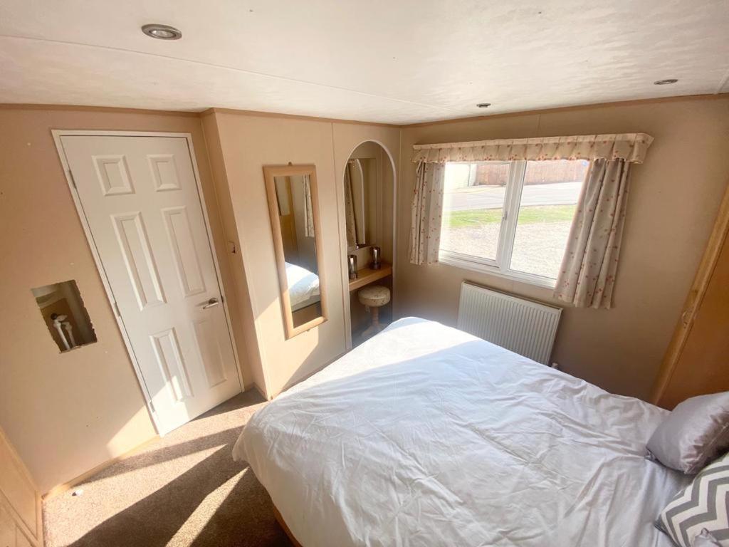 Luxury 2 Bedroom 2 Bathroom Caravan-Small Sofa 1 Pers Saint Osyth Екстер'єр фото