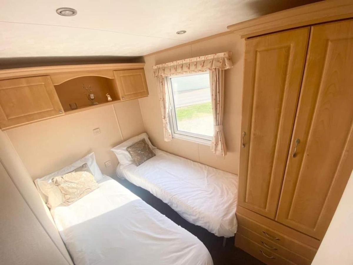 Luxury 2 Bedroom 2 Bathroom Caravan-Small Sofa 1 Pers Saint Osyth Екстер'єр фото
