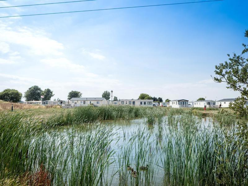 Luxury 2 Bedroom 2 Bathroom Caravan-Small Sofa 1 Pers Saint Osyth Екстер'єр фото